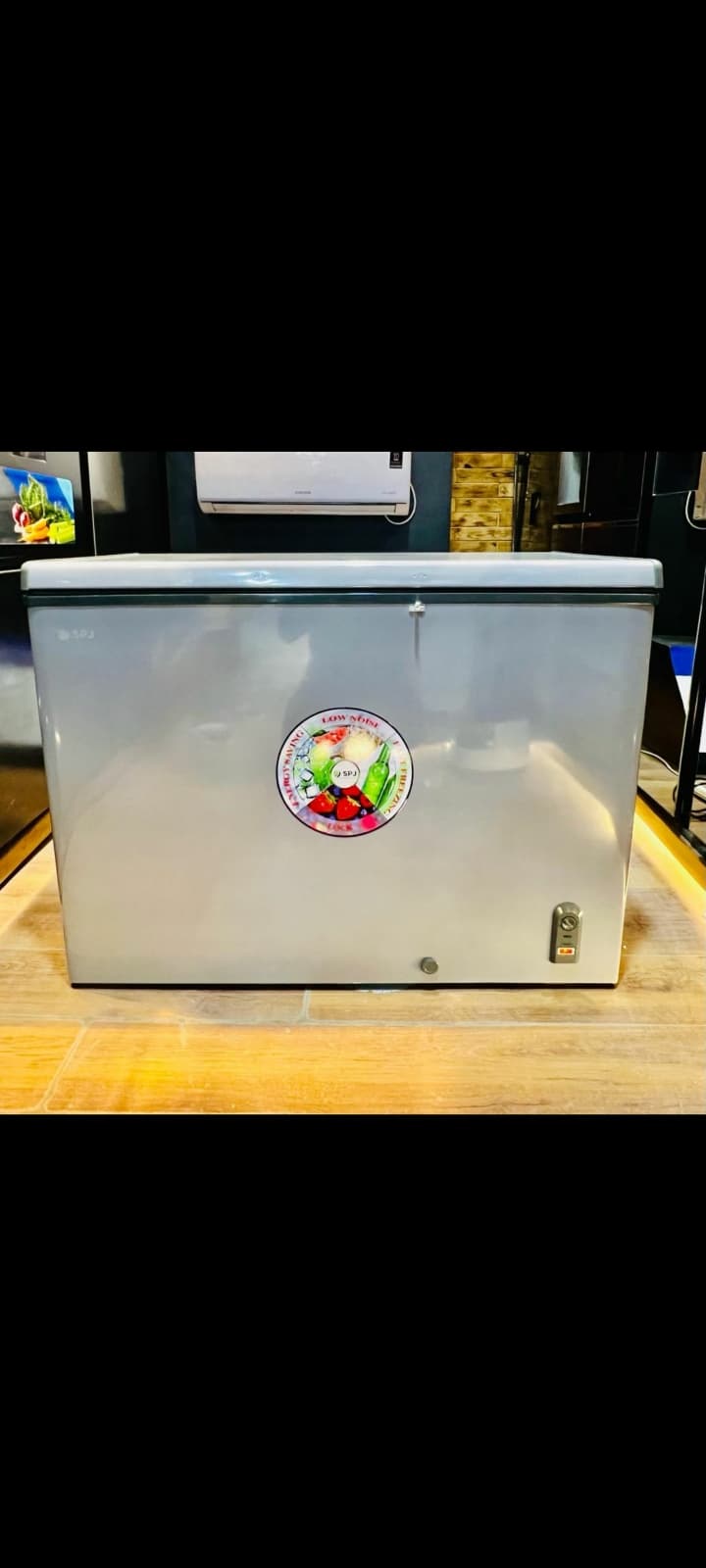 SPJ SHOWCASE  FREEZER 200L