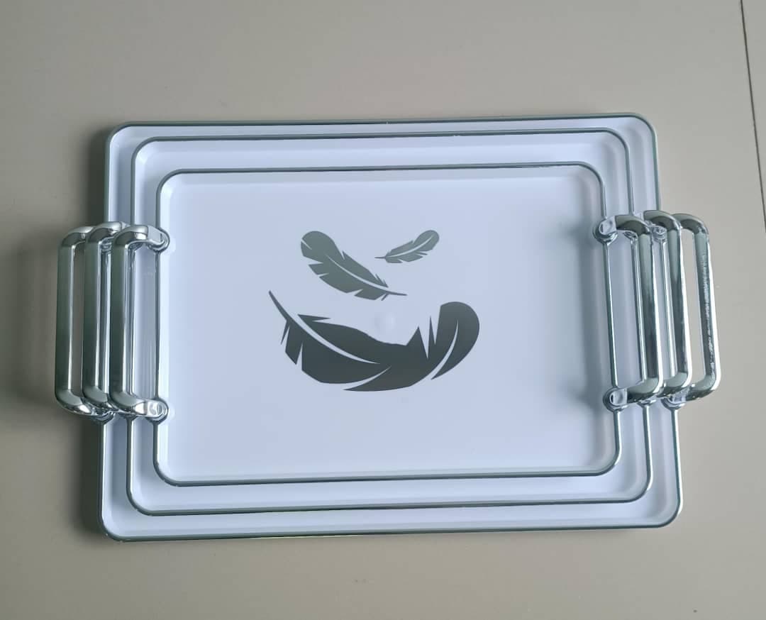 SET OF PLATES
