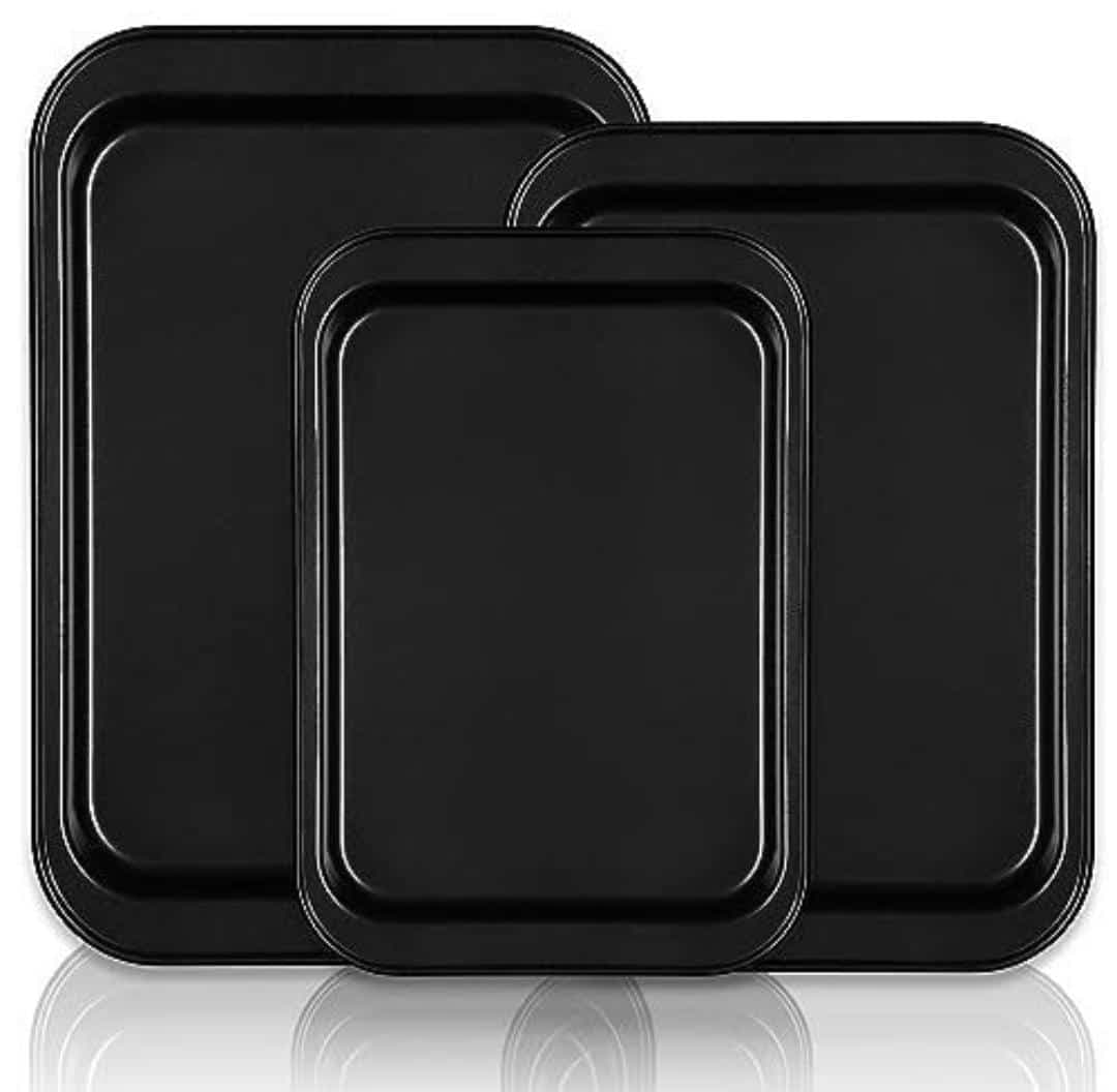 SET OF PLATES