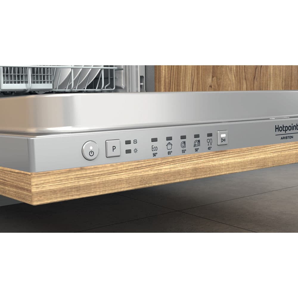 Hotpoint Ariston Total Built in dishwasher 60cm - 13 place settings HI3010