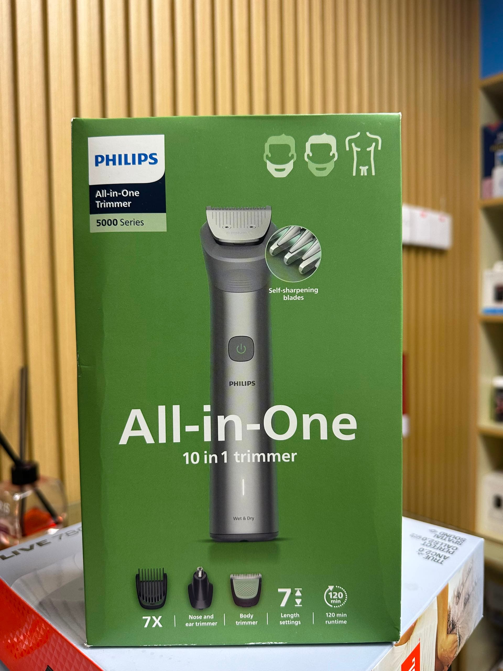 Philips All-in-One Trimmer 5000 Series (10-in-1 Grooming Kit)