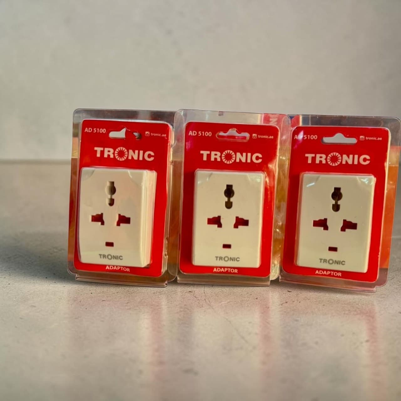 Tronic AD5100 Universal Socket Adapter Plug Electrical Travel Adapter