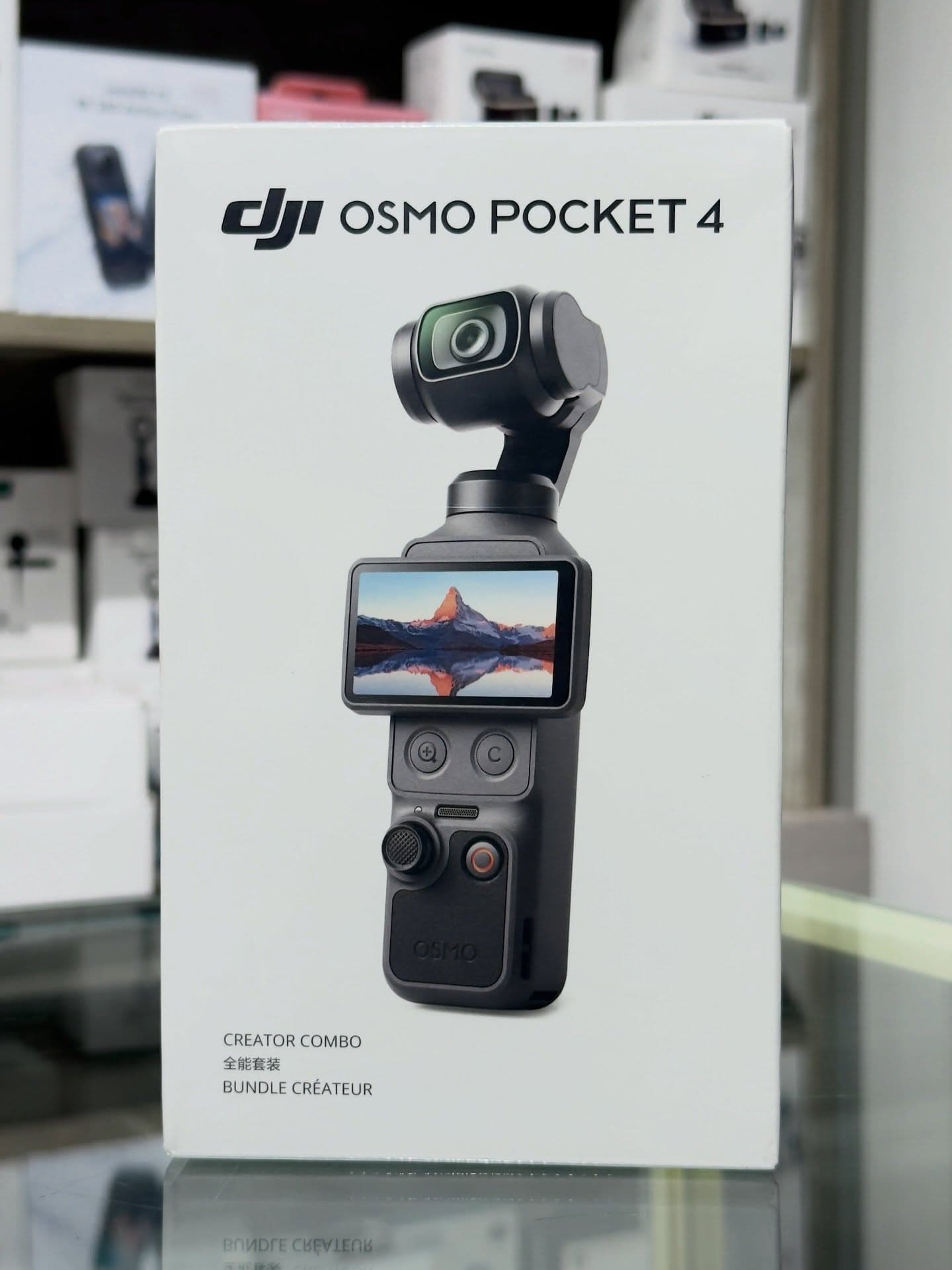 DJI Osmo Pocket 4 Creator Combo