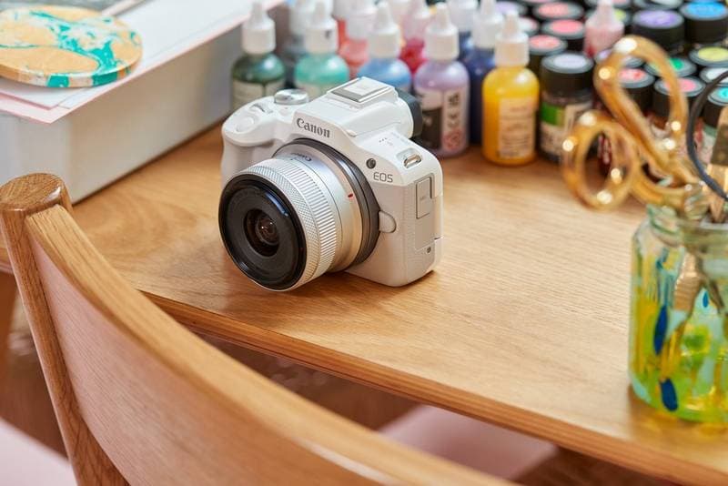 Canon EOS R10 Mirrorless camera with 18-45mm lens