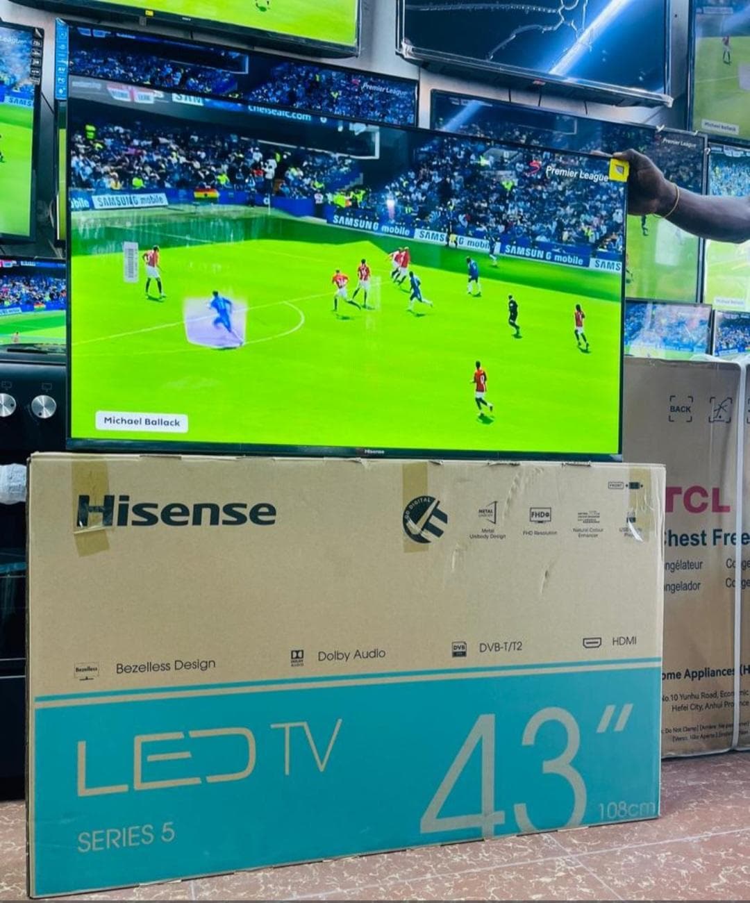 Hisense frameless normal tv 43"